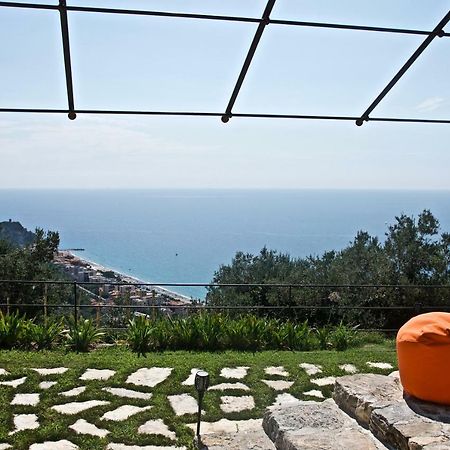 Casa Vacanze A Lea L'Ua ฟีนาเลลีกูเร ภายนอก รูปภาพ